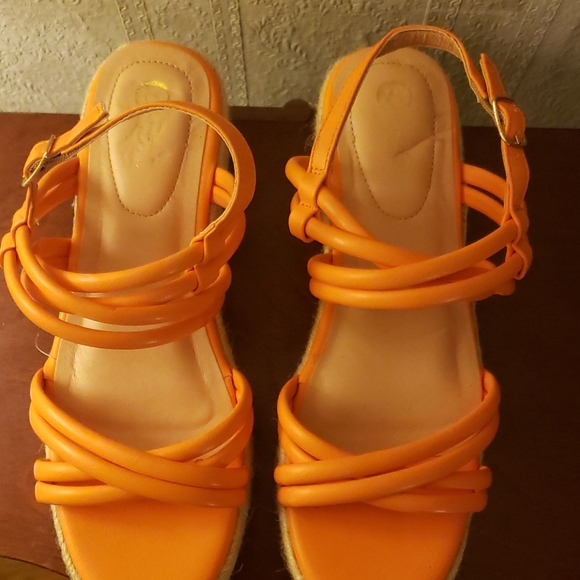 Women sandals - Picture 1 of 4